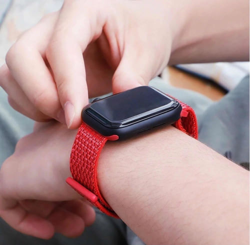 Correa de Nylon Con Pega Pega Color Rojo  Compatible con Apple watch 42/44 Mm